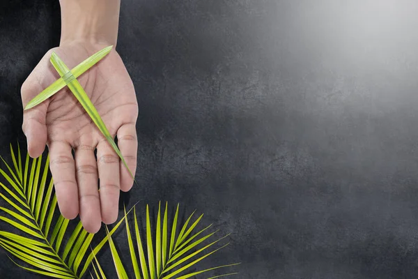 Human Hand Holding Palm Leaf Cross Shape Palm Sunday Concept — Zdjęcie stockowe