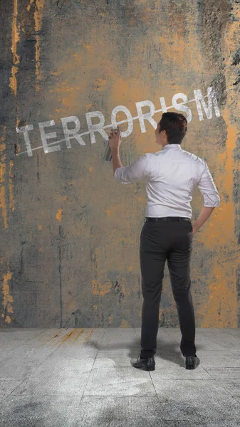 Zakenman Verf Stop Terrorisme Teken Muur — Stockfoto