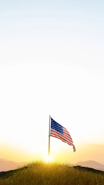Американський Національний Прапор Махає Небі Концепція Дня Спомину — стокове фото