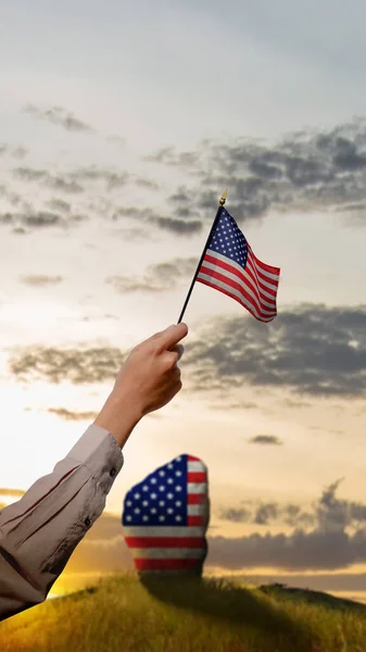 Nagrobek Amerykańską Flagą Cmentarzu Koncepcja Dnia Pamięci — Zdjęcie stockowe