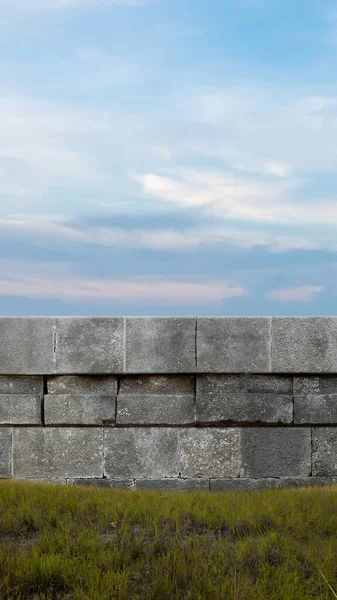 Barrièremuur Weiland Met Een Blauwe Lucht Achtergrond — Stockfoto