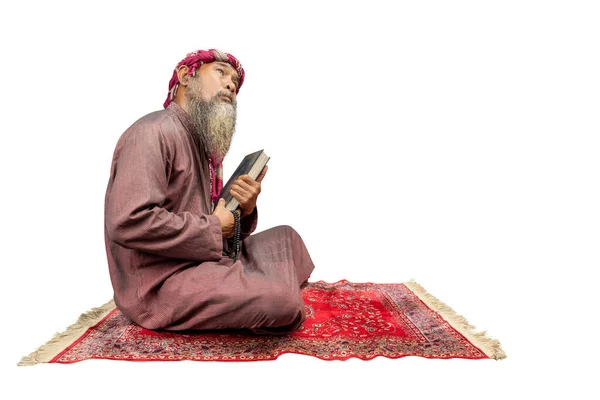 Muszlim Férfi Szakállal Visel Keffiyeh Agal Gazdaság Korán Imagyöngyök Kezét — Stock Fotó