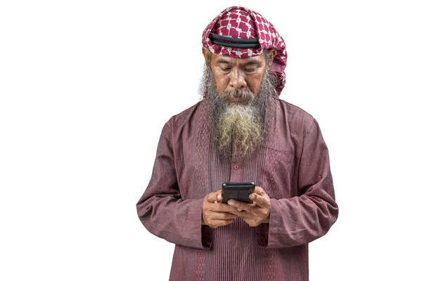 Muszlim Férfi Szakállal Visel Keffiyeh Agal Mobiltelefon Elszigetelt Fehér Háttér — Stock Fotó