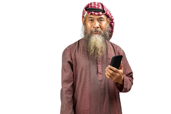 Muzułmanin Brodą Keffiyeh Agal Pomocą Telefonu Komórkowego Odizolowany Białym Tle — Zdjęcie stockowe