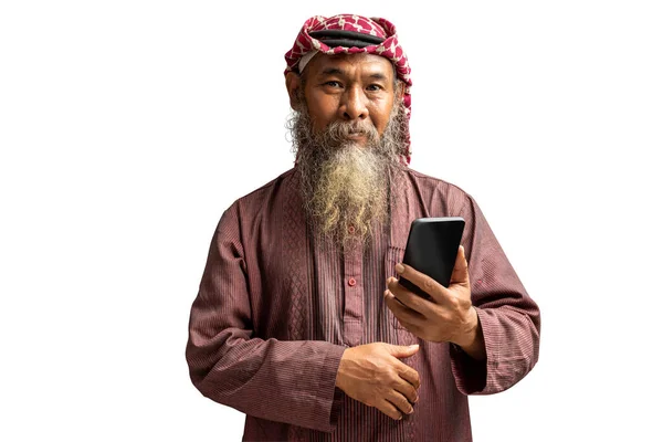Muselman Med Skägg Bär Keffiyeh Med Agal Med Mobiltelefon Isolerad — Stockfoto