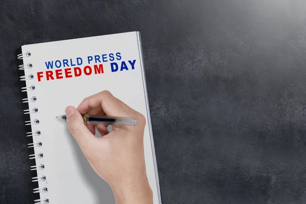 Människor Handskriver Nyheter Papper Begreppet Pressfrihet Världen — Stockfoto