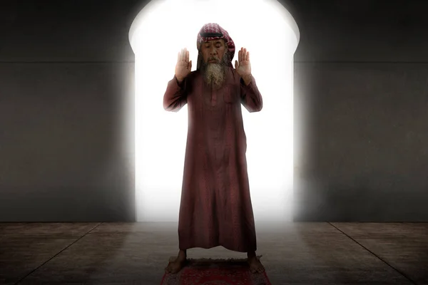 Hombre Musulmán Con Barba Vestida Keffiyeh Con Agal Posición Oración —  Fotos de Stock