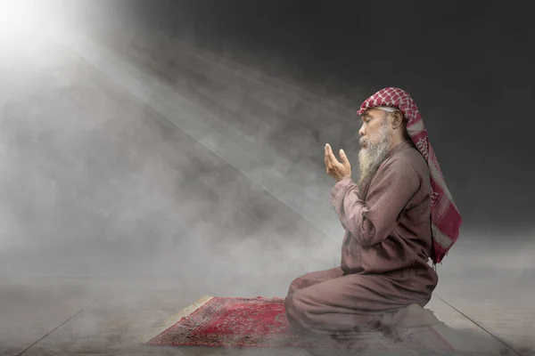 Muslim Man Beard Wearing Keffiyeh Agal Praying While Raised Hands — Stock Photo, Image