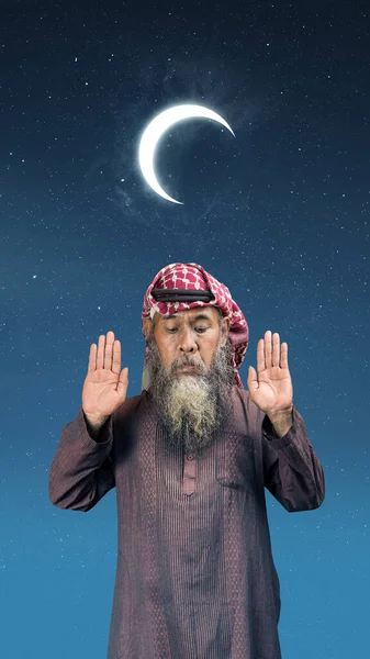 Muzułmanin Brodą Noszący Keffiyeh Agalem Pozycji Modlitewnej Salat Tłem Sceny — Zdjęcie stockowe