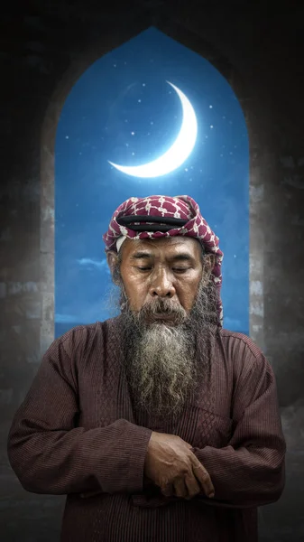 Muszlim Férfi Szakállal Visel Keffiyeh Agal Imádkozó Helyzetben Salat Imaszőnyeg — Stock Fotó
