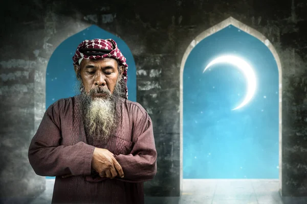 Muslimischer Mann Mit Bart Trägt Keffiyeh Mit Agal Gebetsposition Salat — Stockfoto