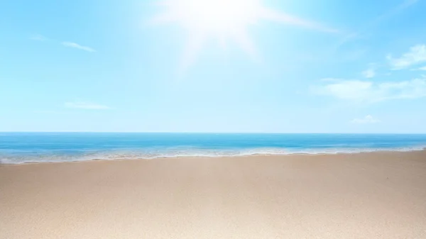 Αμμώδης Παραλία Φόντο Τον Γαλάζιο Ωκεανό Και Τον Γαλάζιο Ουρανό — Φωτογραφία Αρχείου