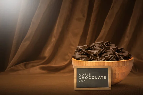 Pedazos Chocolate Tazón Concepto Del Día Mundial Del Chocolate —  Fotos de Stock