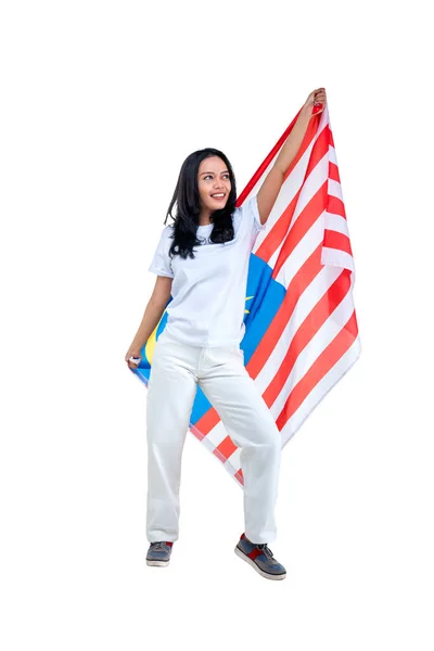 Августа Азиатские Женщины Отмечают День Независимости Малайзии Держа Флаг Малайзии — стоковое фото