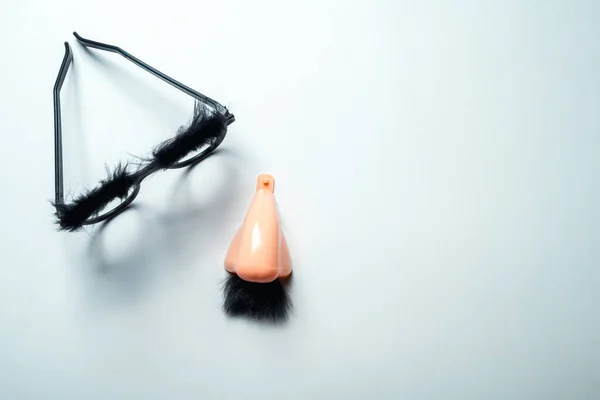 Brille Mit Nase Und Schnurrbart Auf Weißem Hintergrund — Stockfoto