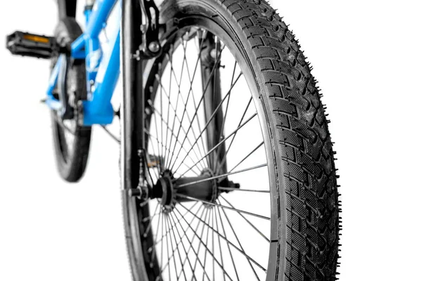 Mavi Bmx Bisiklet Lastiği Beyaz Arkaplanda Izole Edildi — Stok fotoğraf
