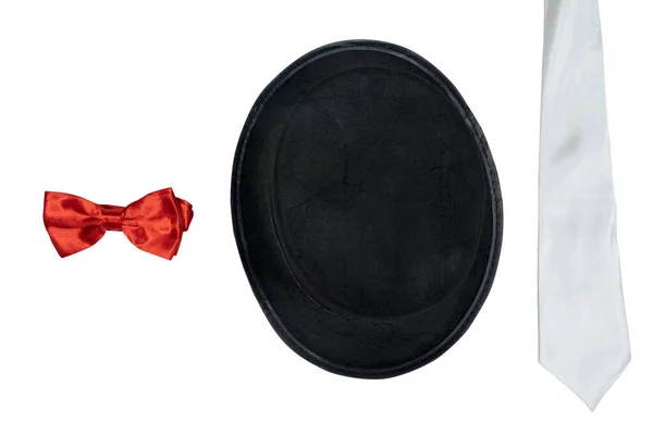 Zwarte Hoed Zilveren Stropdas Met Rode Strik Geïsoleerd Witte Achtergrond — Stockfoto