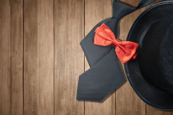 Fekete Kalap Nyakkendő Piros Csokornyakkendővel Háttéren Apák Napja Koncepció — Stock Fotó