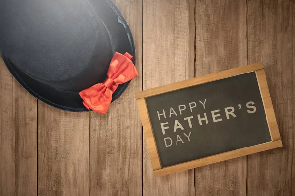 Μαύρο Καπέλο Κόκκινο Παπιγιόν Ξύλινο Φόντο Πατέρες Έννοια Ημέρα — Φωτογραφία Αρχείου
