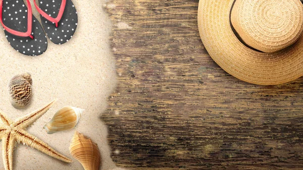 Kumsaldaki ahşap zeminde deniz kabukları ve terlik ve şapkalı deniz yıldızları. Doğa arkaplanı