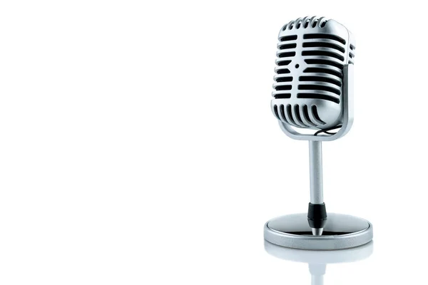 Das Mikrofon Ist Auf Weißem Hintergrund Isoliert Konzept Zum Weltmusiktag — Stockfoto