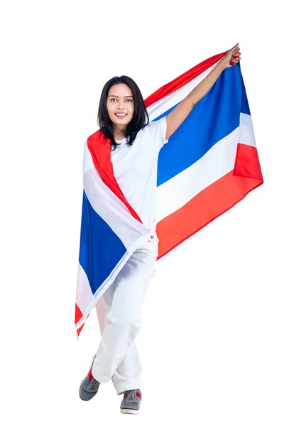 12月5日是泰国独立日 亚洲妇女举着在白色背景下隔绝的泰国国旗庆祝独立日 — 图库照片