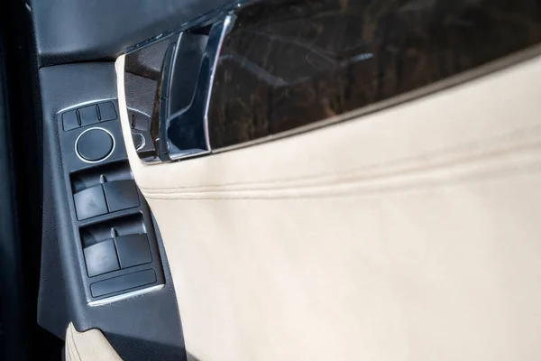 Detalles Puerta Del Coche Con Interior Cuero Beige Interior Moderno — Foto de Stock