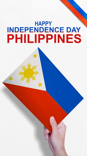 Filipin Bayrağını Tutan Bir Insan Eli Filipinler Bağımsızlık Günü Konsepti — Stok fotoğraf