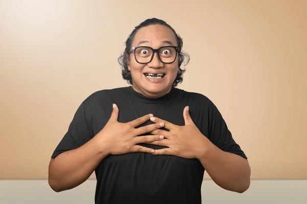 Portrait Homme Asiatique Avec Une Expression Faciale Drôle Avec Fond — Photo