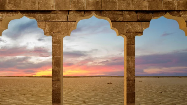 清真寺门拱门 景观和日落背景 — 图库照片