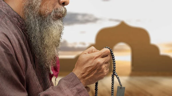 Muslim Pria Dengan Jenggot Mengenakan Keffiyeh Dengan Agal Berdoa Dengan — Stok Foto