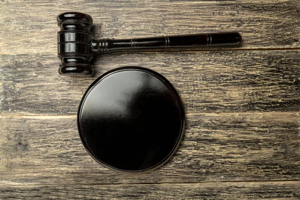 Richtergabel Und Resonanzboden Auf Holzschreibtisch Konzept Recht Und Gerechtigkeit — Stockfoto
