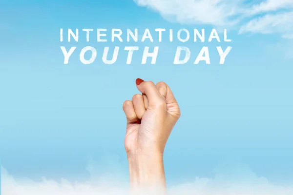 Güçlü Bir Hareketi Ile Uluslararası Gençlik Günü Konsepti — Stok fotoğraf