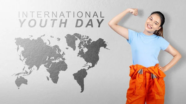 Kobieta Międzynarodowym Przesłaniem Dnia Młodzieży Koncepcja Międzynarodowego Dnia Młodzieży — Zdjęcie stockowe