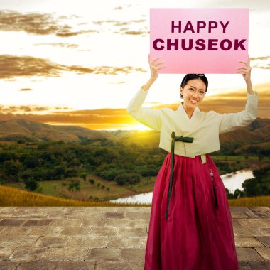 Geleneksel Kore ulusal kostümü giyen Asyalı kadın, Hanbok, Happy Chuseok 'u selamlıyor. Mutlu Chuseok