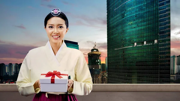 Aziatische Vrouw Draagt Een Traditioneel Koreaans Nationaal Kostuum Hanbok Met — Stockfoto