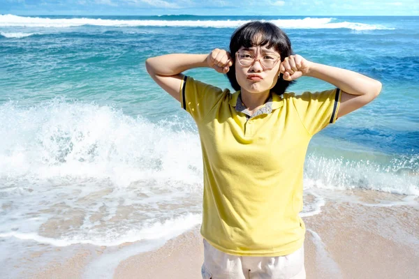 Asian Woman Traveling Beach Blue Sky Background — Photo