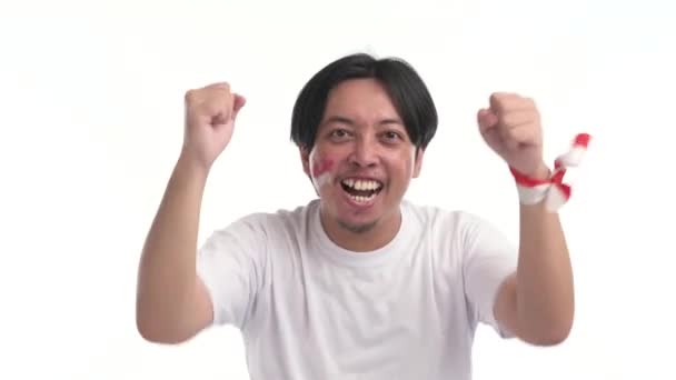 Indonesier Unterstützt Mit Temperamentvollem Gesichtsausdruck Isoliert Vor Weißem Hintergrund — Stockvideo