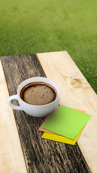 Чашка Кофе Пустой Бумагой Деревянном Фоне Международная Концепция Дня Кофе — стоковое фото