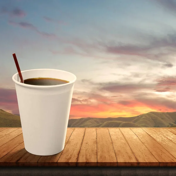 テーブルの上のコーヒーカップ 国際コーヒーデーコンセプト — ストック写真