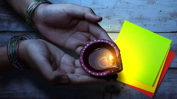 Mulheres Mão Segurando Lâmpadas Óleo Diya Para Festival Diwali Com — Fotografia de Stock