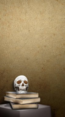 Bir yığın büyü kitabı ve arka planda grunge duvar olan bir kafatası. Korkunç kafatası Cadılar Bayramı konsepti