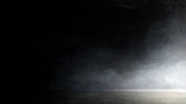 Beton zemin. Arka planda beyaz duman var.