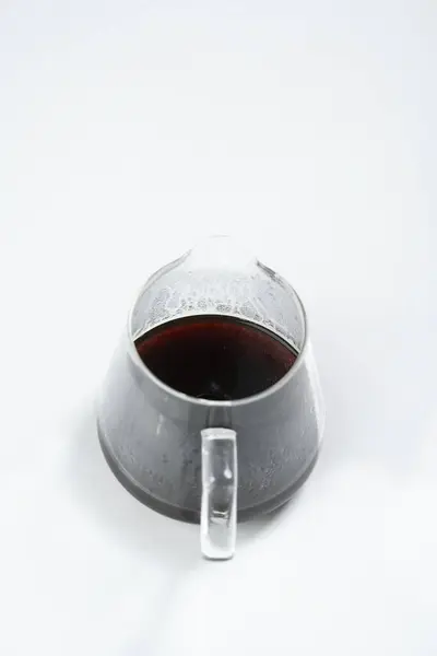 Kaffeekanne Mit Heißem Kaffee Auf Weißem Hintergrund — Stockfoto