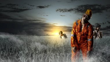 Cesetlerinde kan ve yara olan bir grup korkunç zombi sahada yürüyor. Korkunç zombi. Cadılar Bayramı konsepti