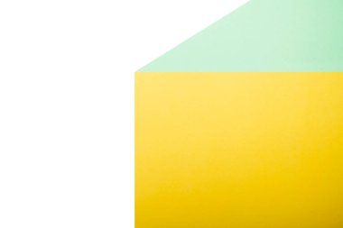 Beyaz arkaplanda renkli bir not kağıdı