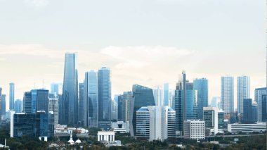 Öğleden sonra kentsel gökdelenler ile Panoramik Jakarta silueti. Jakarta, Endonezya