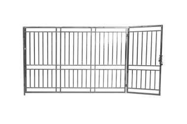 Demir çit beyaz arkaplan üzerinde izole