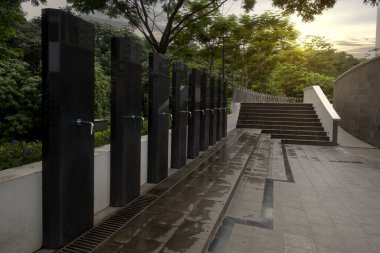 Camiye girmeden ya da namaz kılmadan önce Müslümanlar için bir dizi musluk temizleme yeri