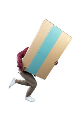 Beyaz arka planda izole edilmiş büyük bir paket taşıyan insanlar. Teslimat hizmeti kavramı